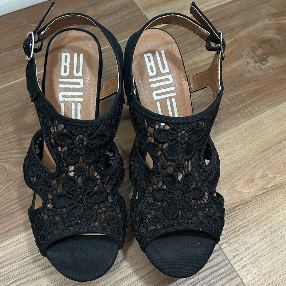 Bunulu Black Lace Women's Wedge Sandals